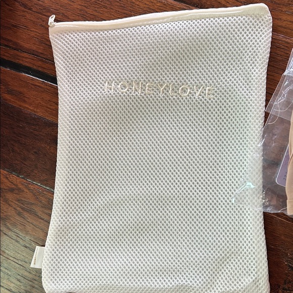 Honeylove Tan Bra with Mesh Bag - Picture 4 of 5